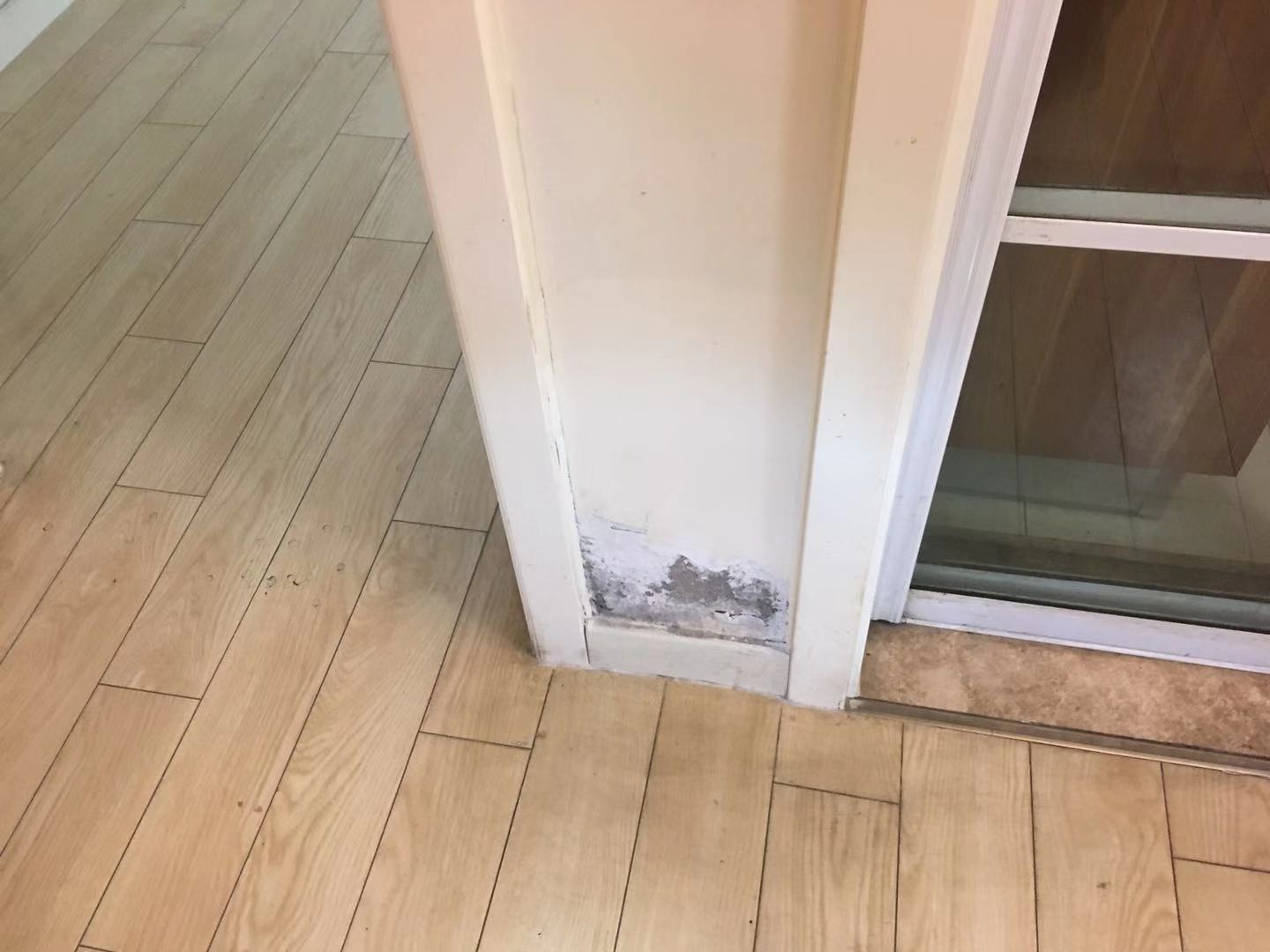 卫生间渗漏水