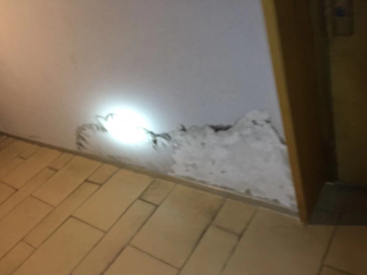 卫生间渗漏水