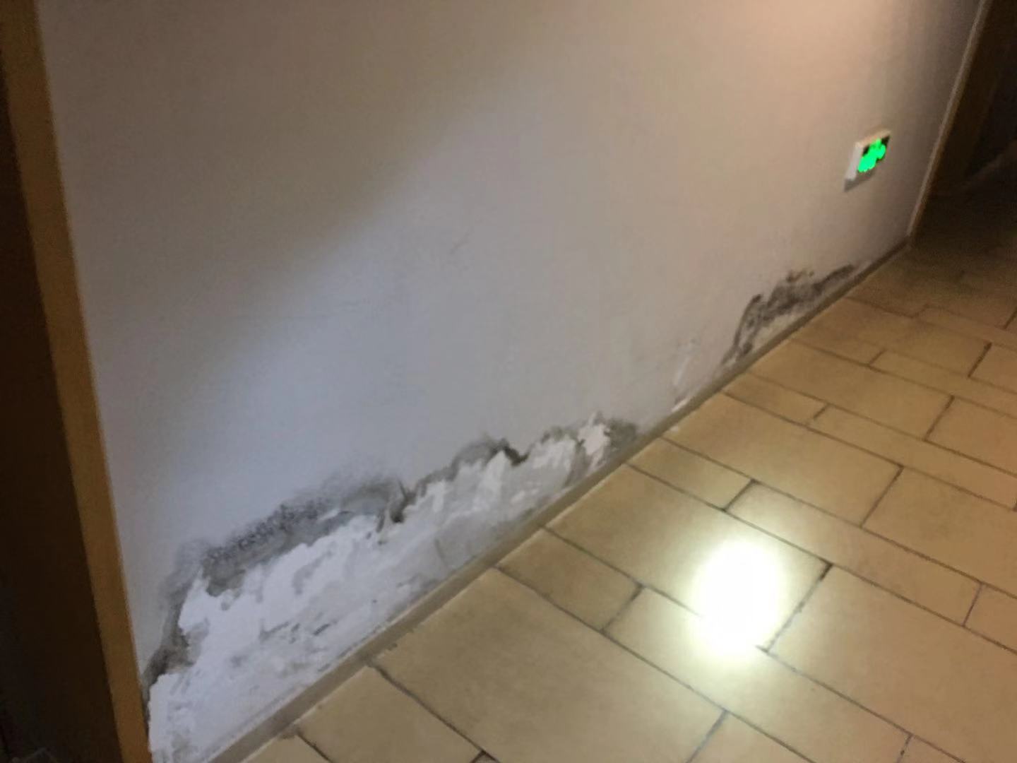 卫生间渗漏水