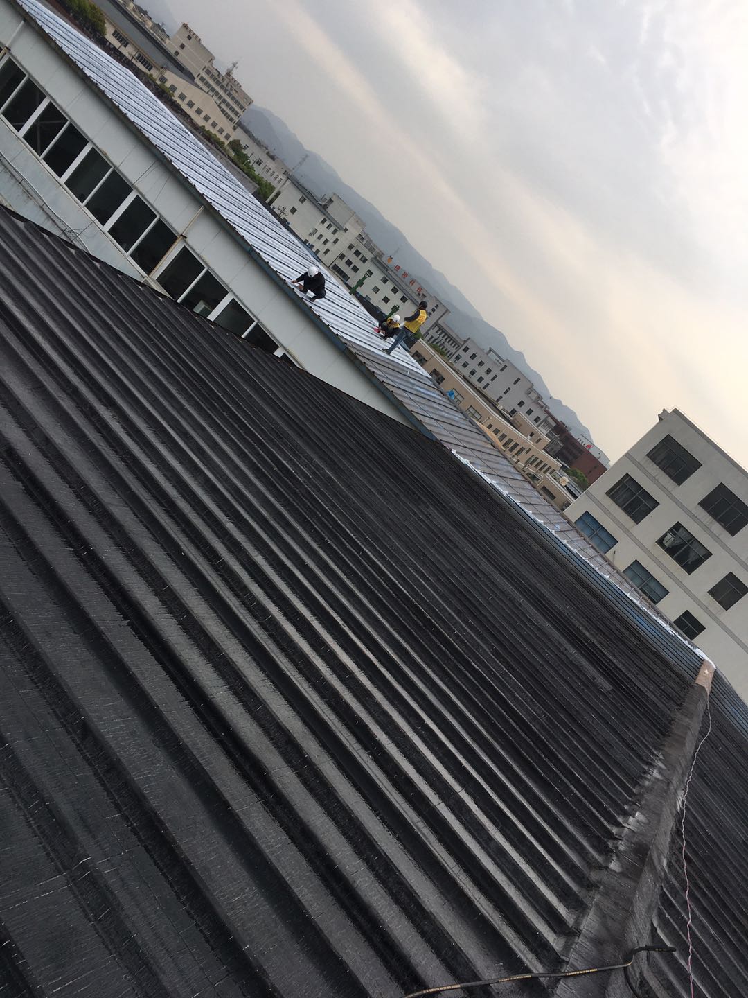 屋顶漏水维修